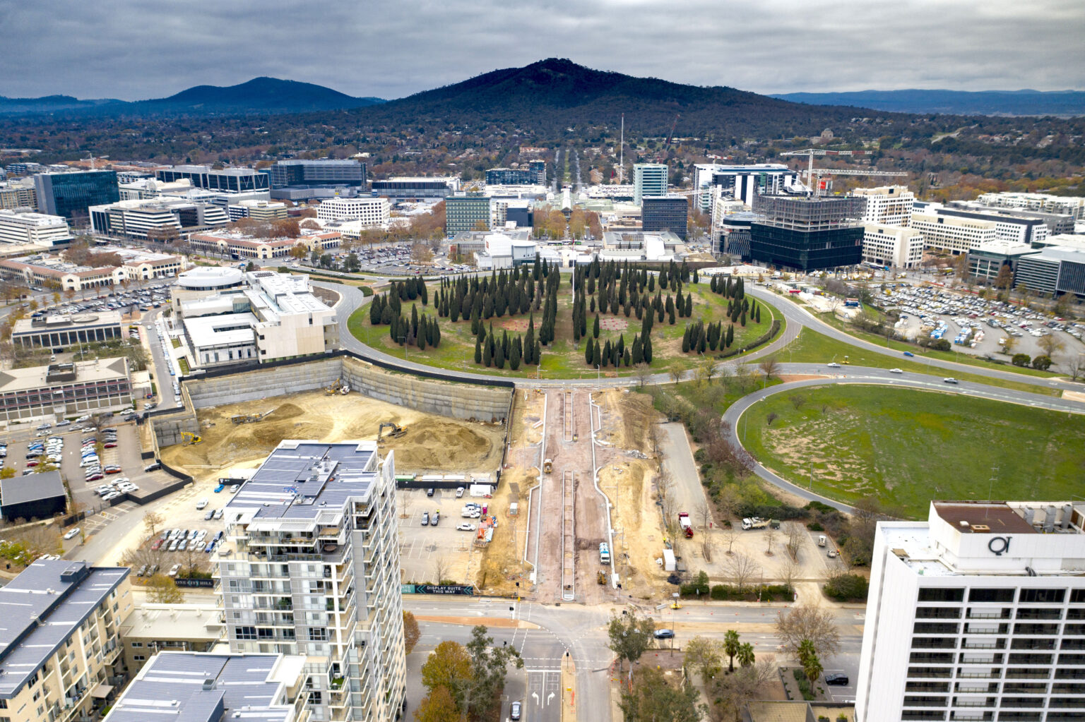 Aerial view of the Edinburgh Avenue extension in Canberra designed by Spiire's civil engineers.