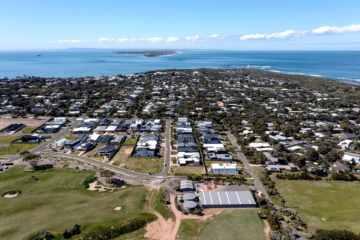 Aerial photograph of the Lonsdale Golf Club development.