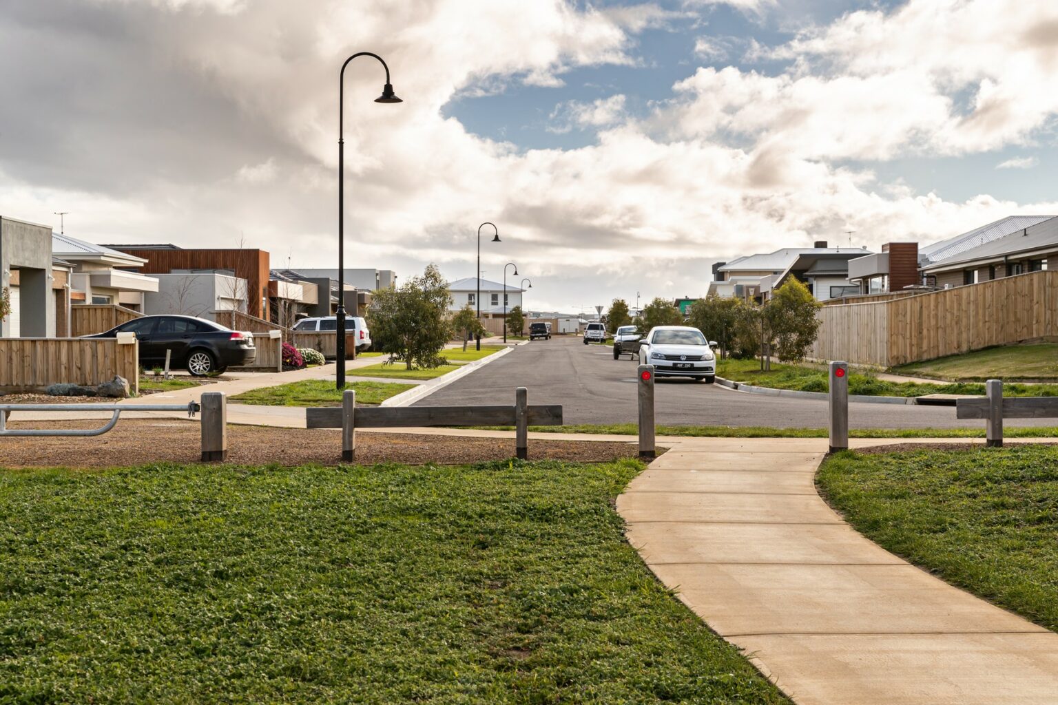 Streetscape of Kingston Downs Estate in Ocan Grove